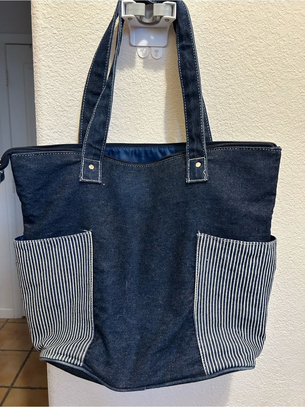 Vintage Disney Winnie the Pooh Navy Denim Tote Bag with Floral Print Y2K - Picture 3 of 5